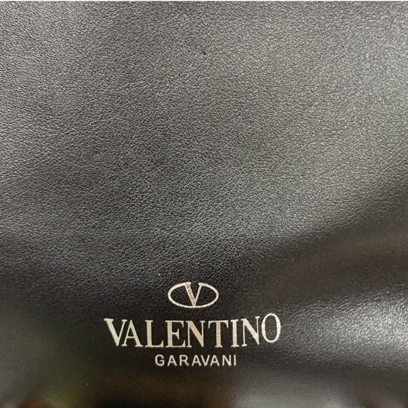 Valentino Garavani black leather Studded tote bag - Picture 3 of 9